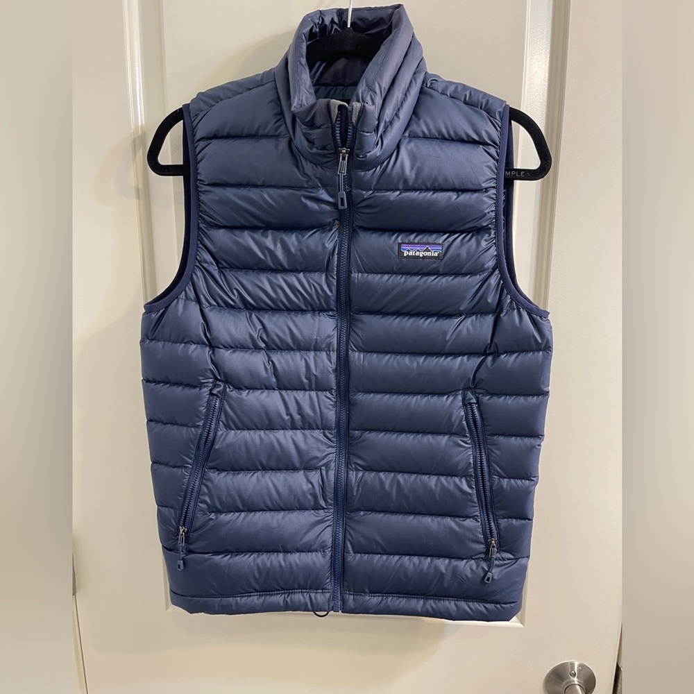 NWOT Patagonia Down Sweater Vest navy Mens small full zip